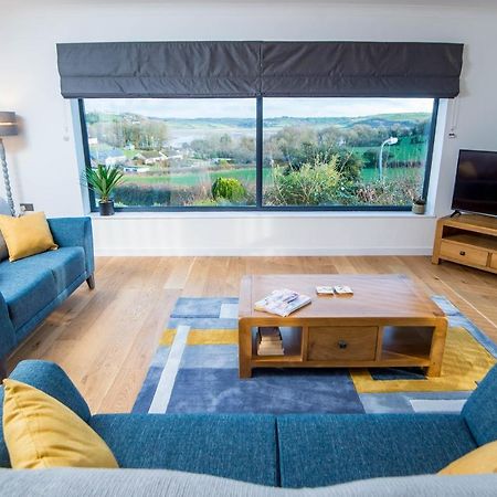 York Lodge- Spacious 3 Bed Bungalow With Wonderful Estuary Views Laugharne Exterior foto