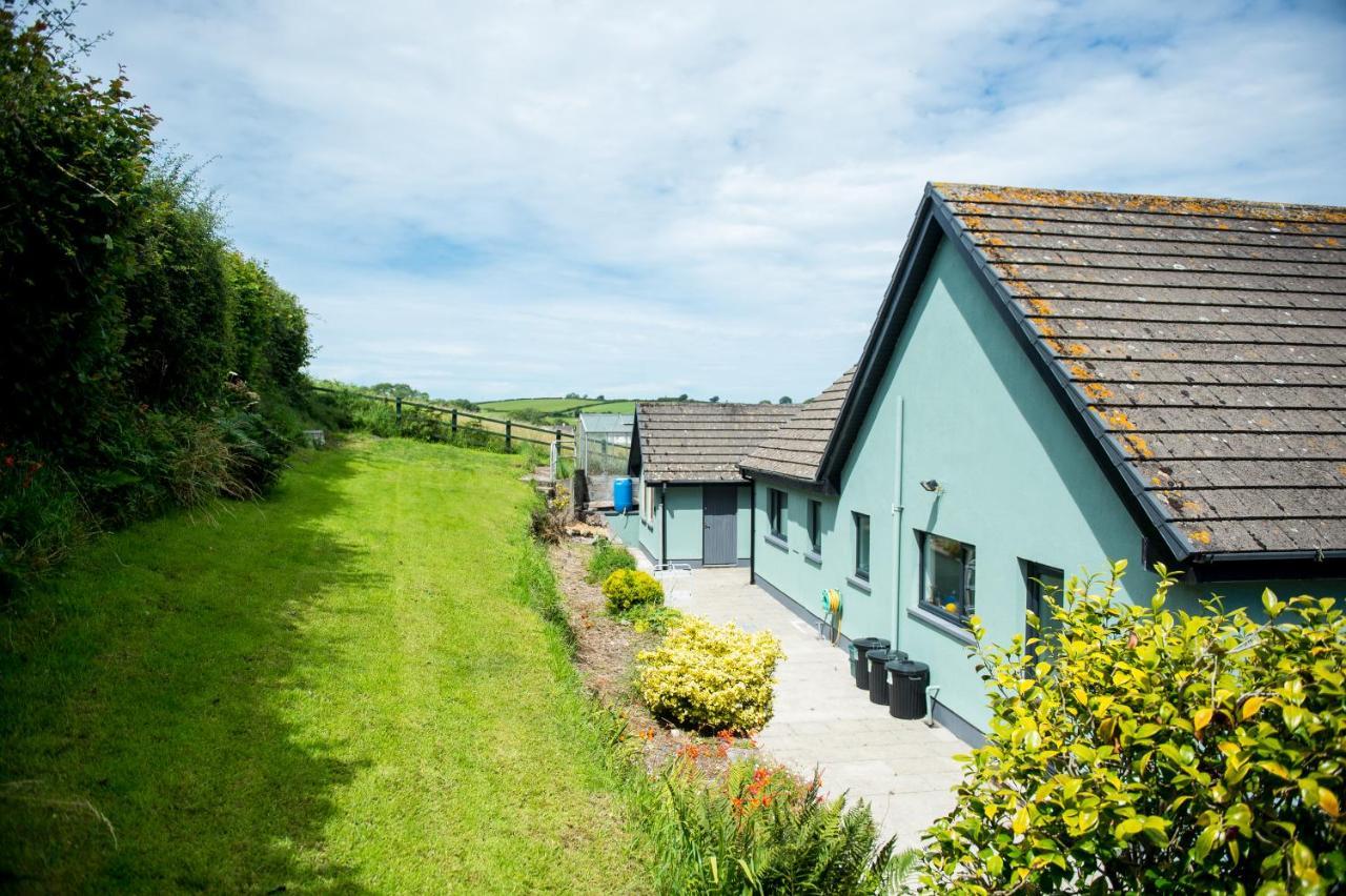 York Lodge- Spacious 3 Bed Bungalow With Wonderful Estuary Views Laugharne Exterior foto